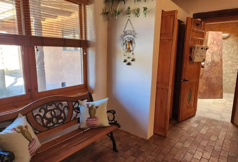 Aamiaismajoitus (B&B) Red Mountain Manor Vineyard And Guesthouse