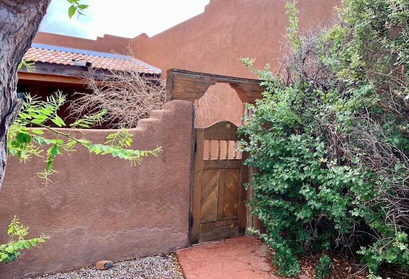 مبيت وإفطار Red Mountain Manor Vineyard And Guesthouse