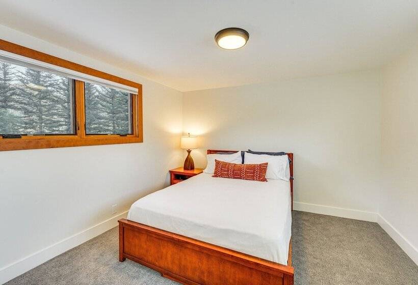 Bright Ketchum Retreat W/ Views & Private Hot Tub!