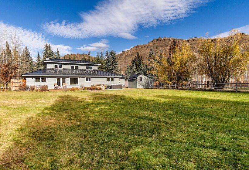 Bright Ketchum Retreat W/ Views & Private Hot Tub!