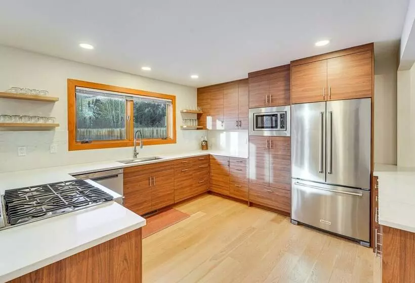 Bright Ketchum Retreat W/ Views & Private Hot Tub!