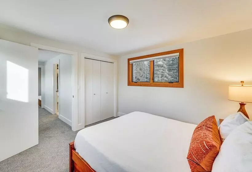 Bright Ketchum Retreat W/ Views & Private Hot Tub!