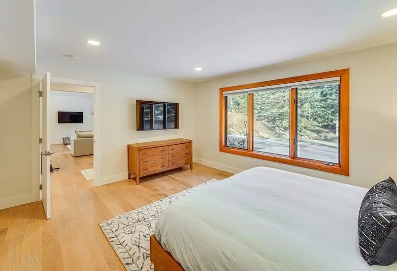 Bright Ketchum Retreat W/ Views & Private Hot Tub!