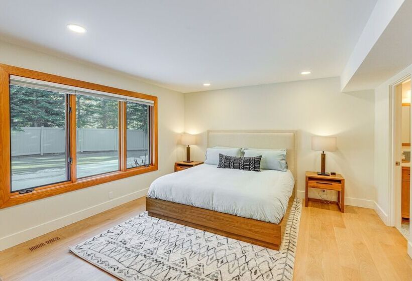 Bright Ketchum Retreat W/ Views & Private Hot Tub!