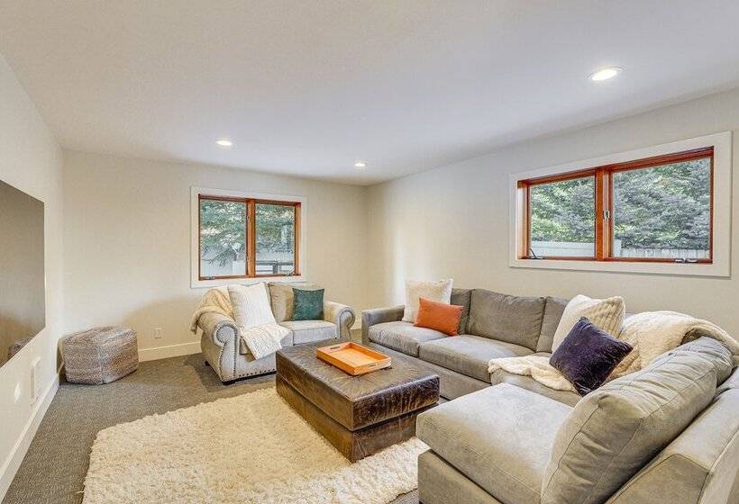Bright Ketchum Retreat W/ Views & Private Hot Tub!