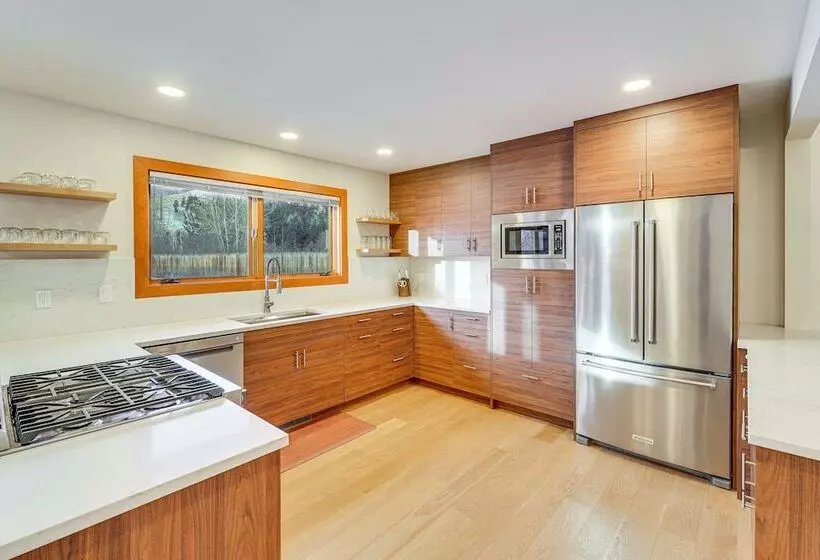 Bright Ketchum Retreat W/ Views & Private Hot Tub!