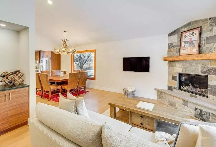 Bright Ketchum Retreat W/ Views & Private Hot Tub!