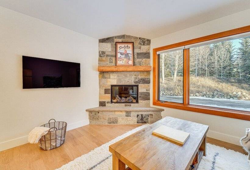 Bright Ketchum Retreat W/ Views & Private Hot Tub!