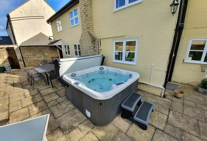 Charming 5 Bed Cottage In Old Sodbury Bristol