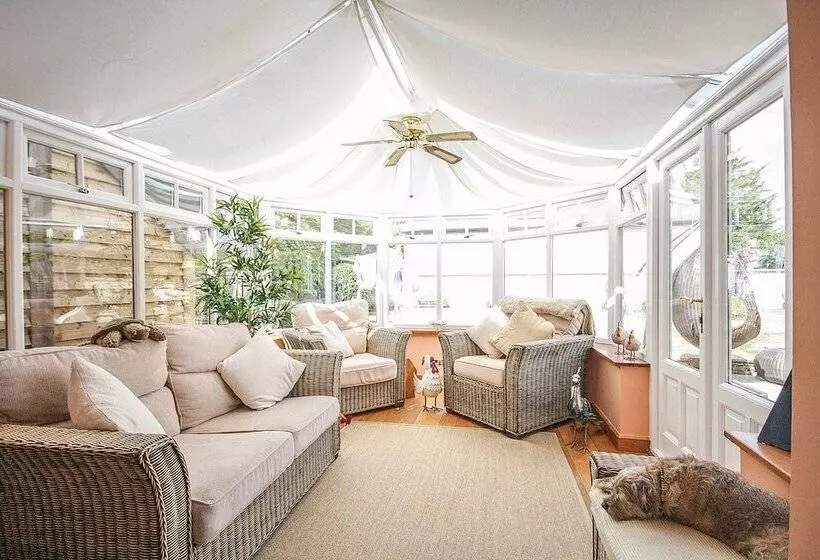 Charming 5 Bed Cottage In Old Sodbury Bristol