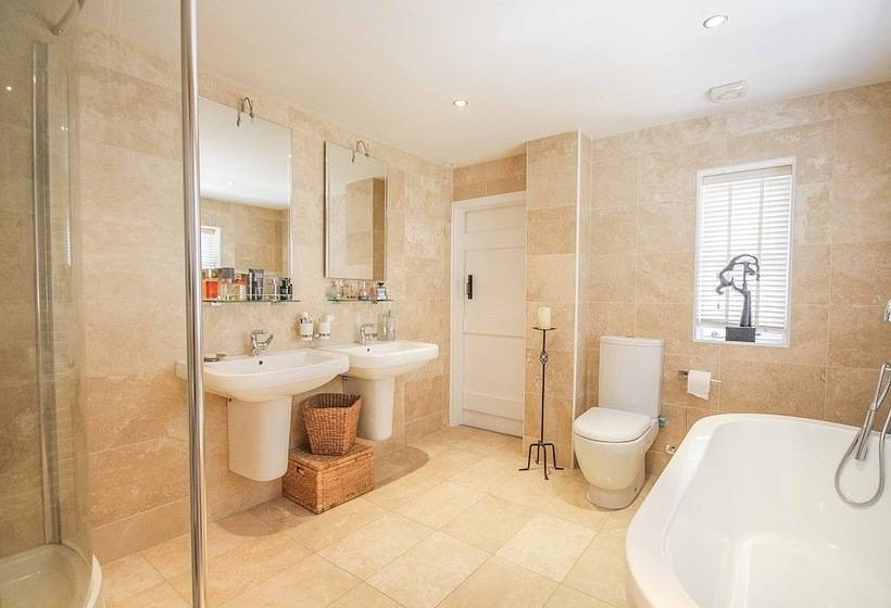 Charming 5 Bed Cottage In Old Sodbury Bristol