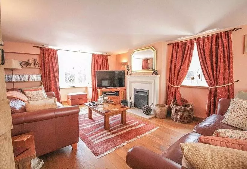 Charming 5 Bed Cottage In Old Sodbury Bristol