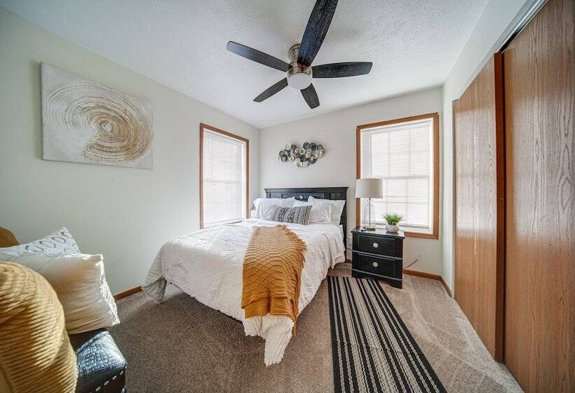 Charming Cleveland Home: 5 Mi To Downtown!