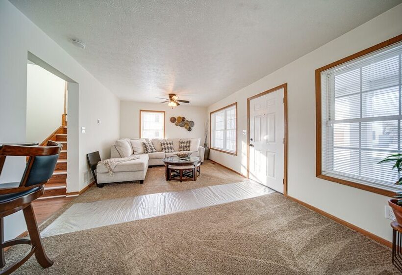 Charming Cleveland Home: 5 Mi To Downtown!