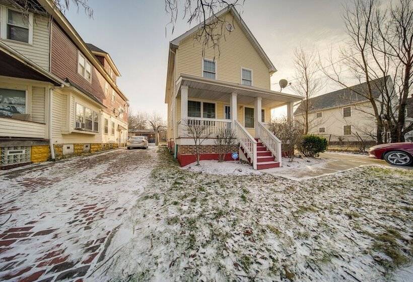 Charming Cleveland Home: 5 Mi To Downtown!