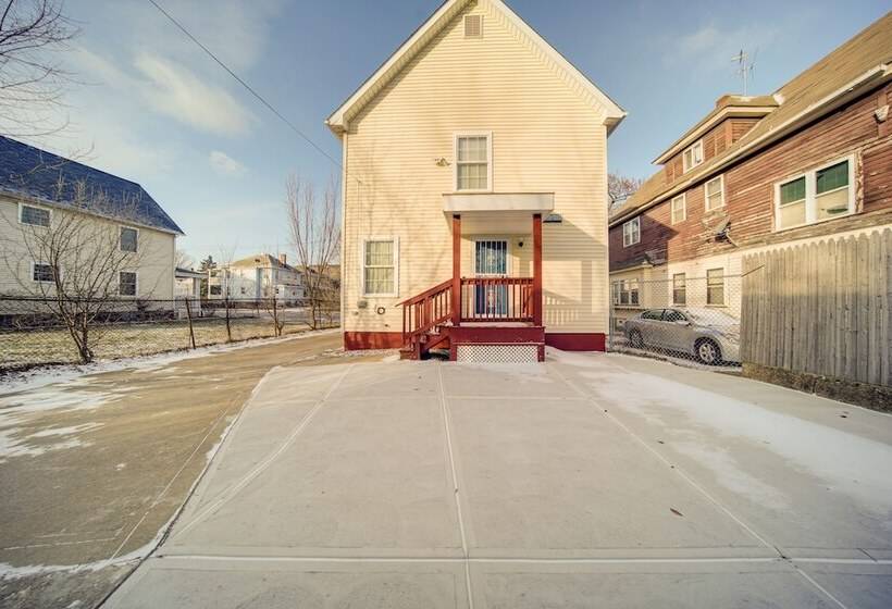 Charming Cleveland Home: 5 Mi To Downtown!