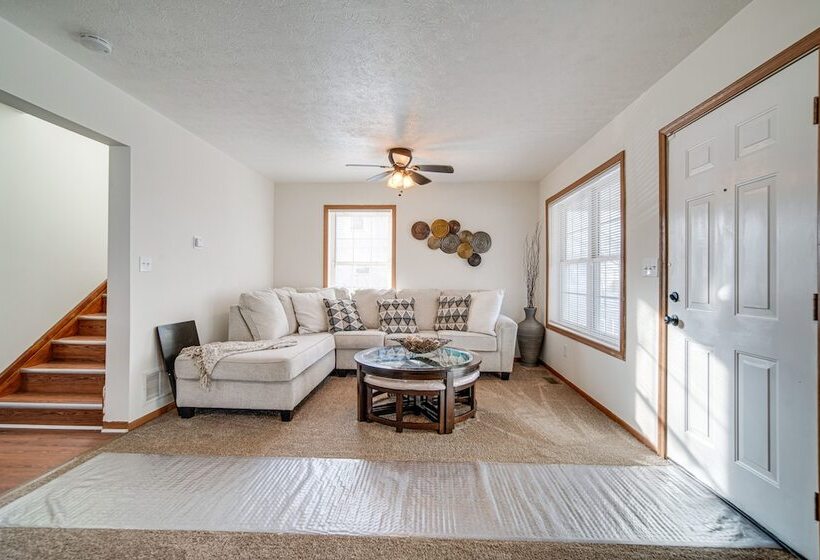 Charming Cleveland Home: 5 Mi To Downtown!