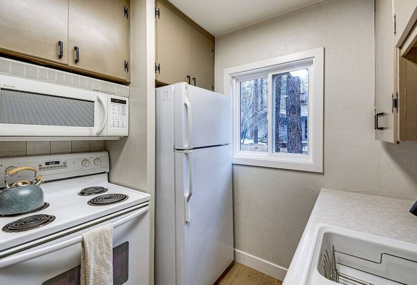 Charming Prescott Cabin: 6 Mi To Downtown!