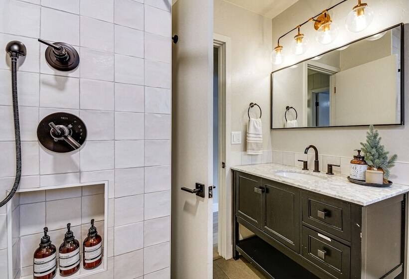 Charming Prescott Cabin: 6 Mi To Downtown!