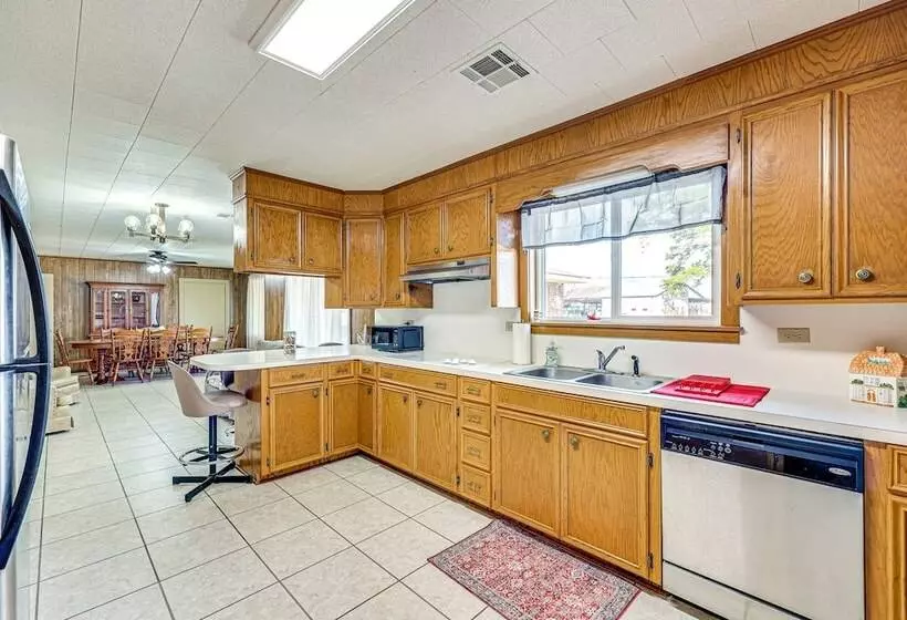 Countryside Marion Retreat Near Fishing & Trails!