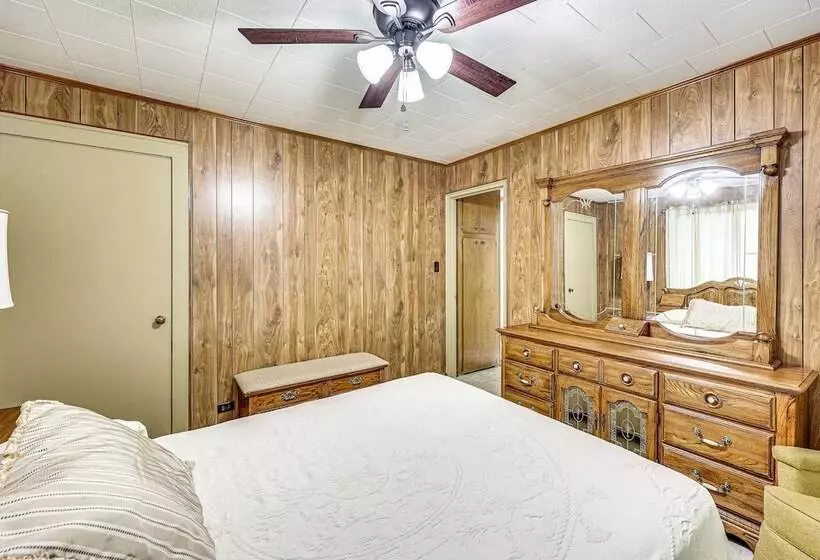 Countryside Marion Retreat Near Fishing & Trails!