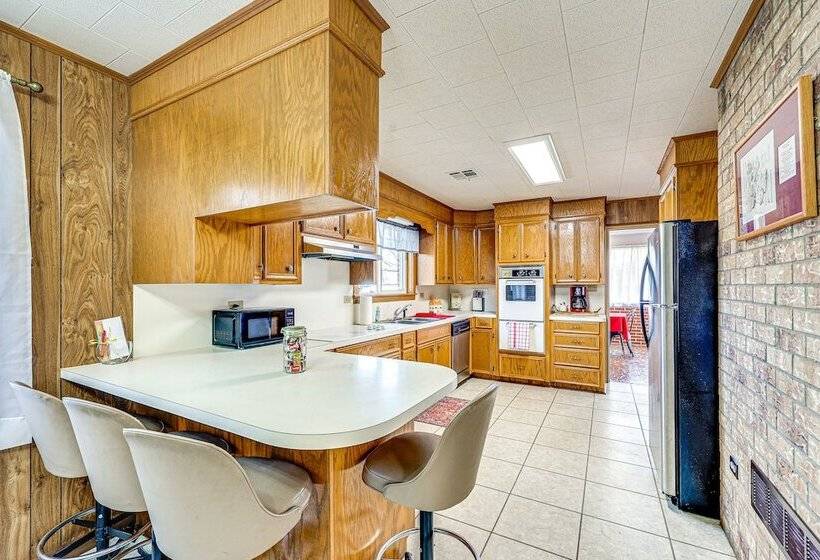 Countryside Marion Retreat Near Fishing & Trails!