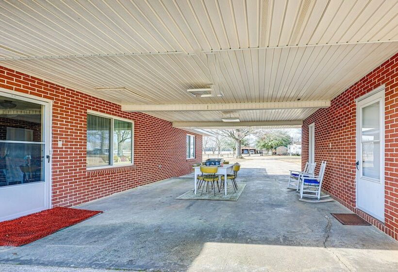 Countryside Marion Retreat Near Fishing & Trails!