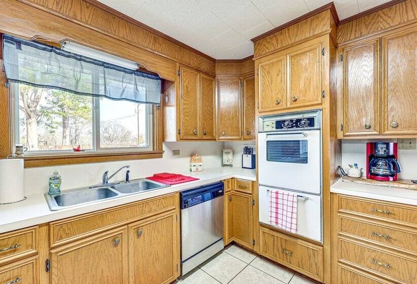 Countryside Marion Retreat Near Fishing & Trails!