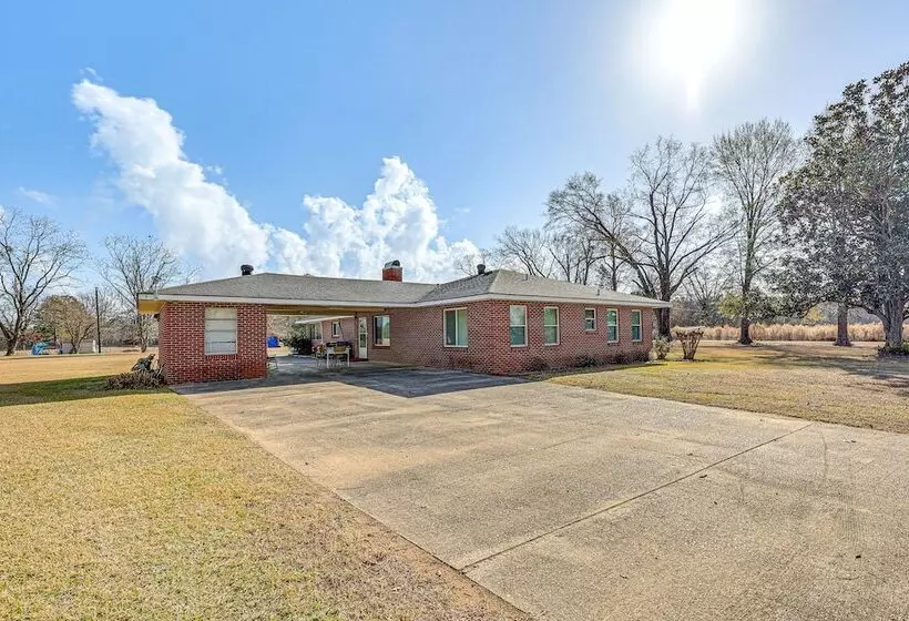 Countryside Marion Retreat Near Fishing & Trails!