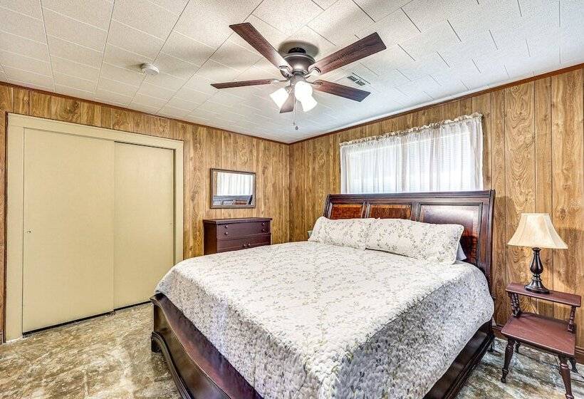 Countryside Marion Retreat Near Fishing & Trails!