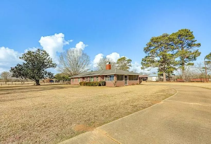 Countryside Marion Retreat Near Fishing & Trails!