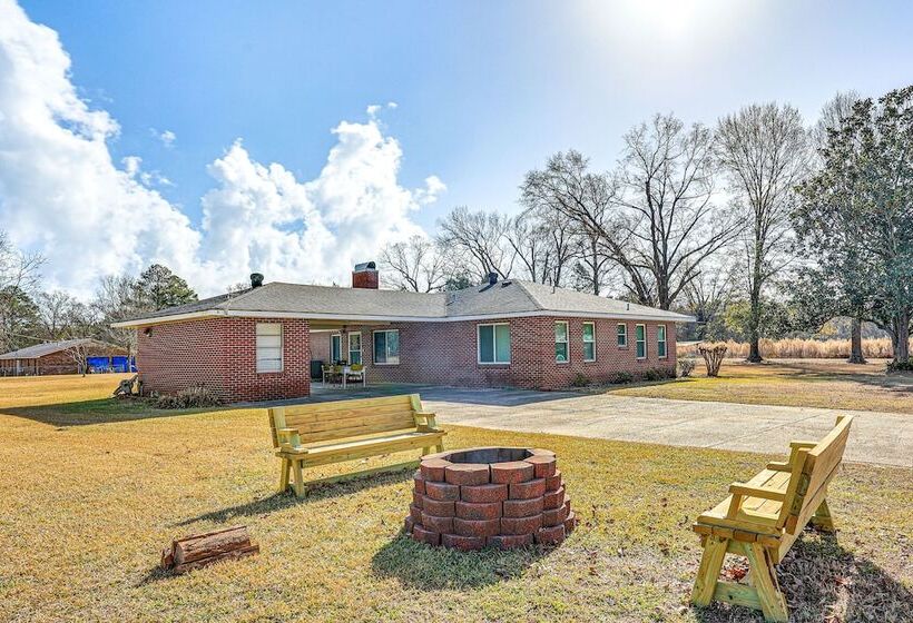 Countryside Marion Retreat Near Fishing & Trails!