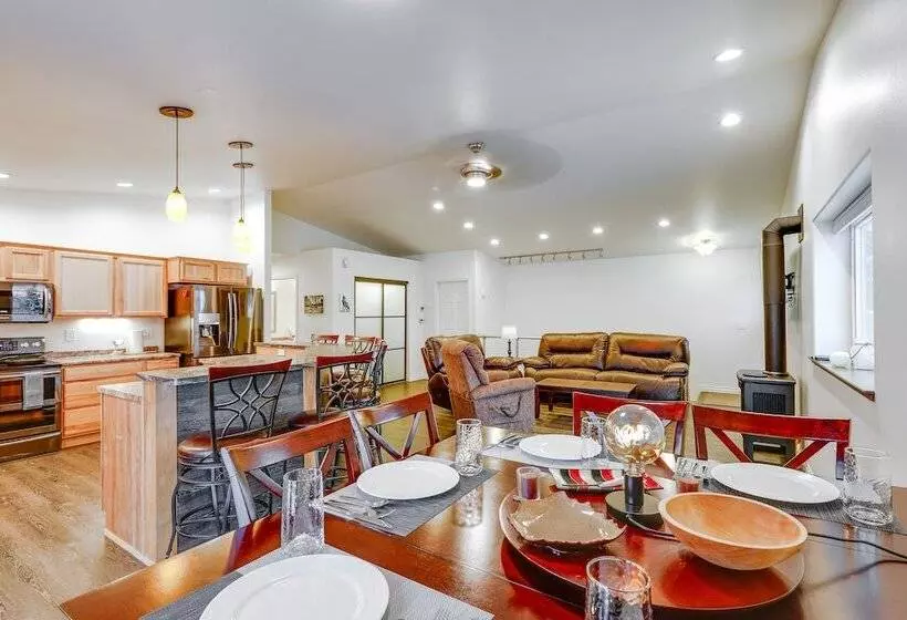 Family Friendly Fairbanks Home: Chena River Access