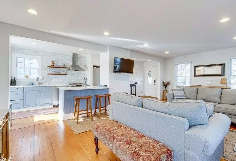 Greenport Home W/ Harbor View Near Ferry & Beaches