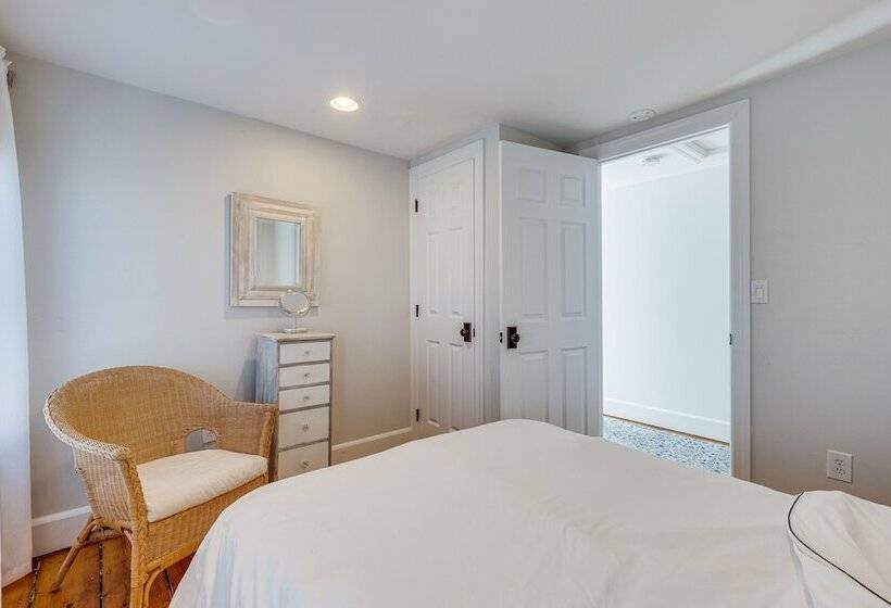 Greenport Home W/ Harbor View Near Ferry & Beaches