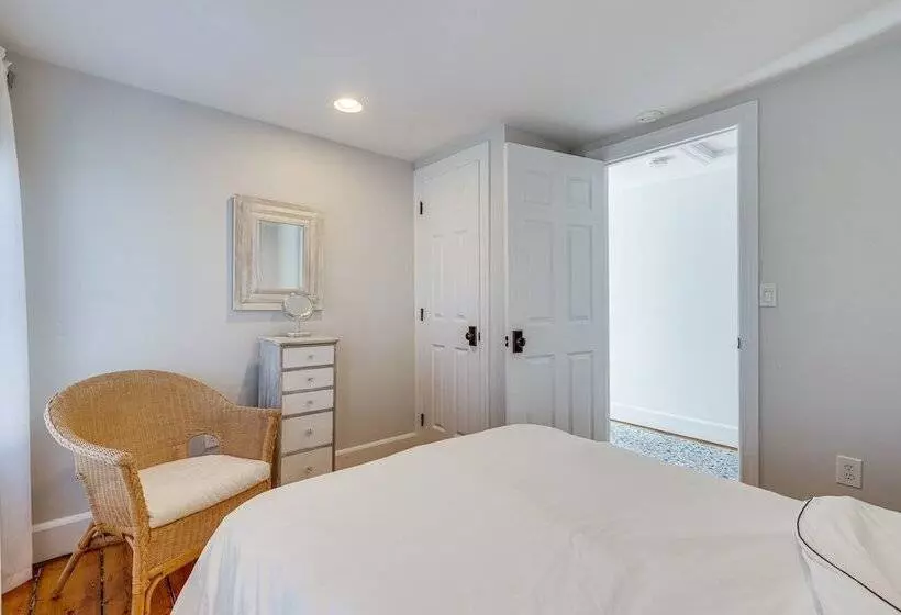Greenport Home W/ Harbor View Near Ferry & Beaches