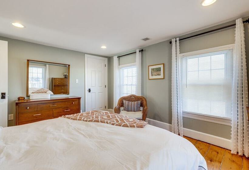 Greenport Home W/ Harbor View Near Ferry & Beaches