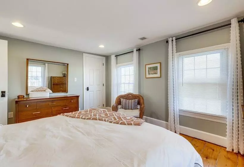 Greenport Home W/ Harbor View Near Ferry & Beaches
