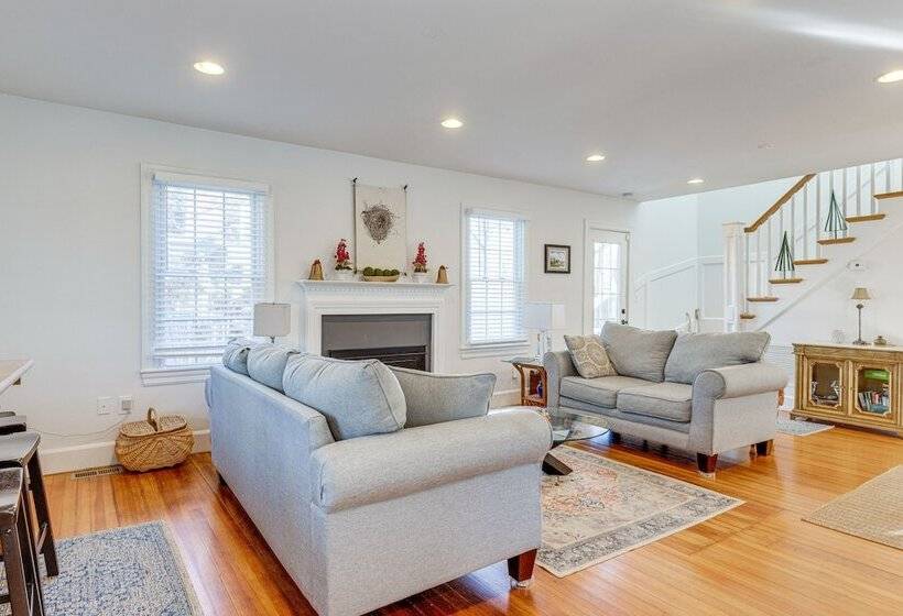 Greenport Home W/ Harbor View Near Ferry & Beaches