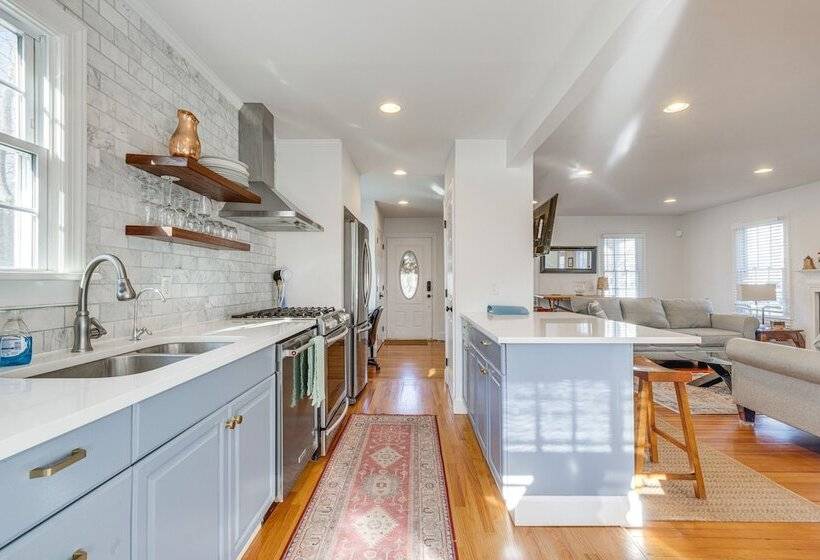 Greenport Home W/ Harbor View Near Ferry & Beaches