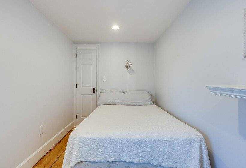 Greenport Home W/ Harbor View Near Ferry & Beaches