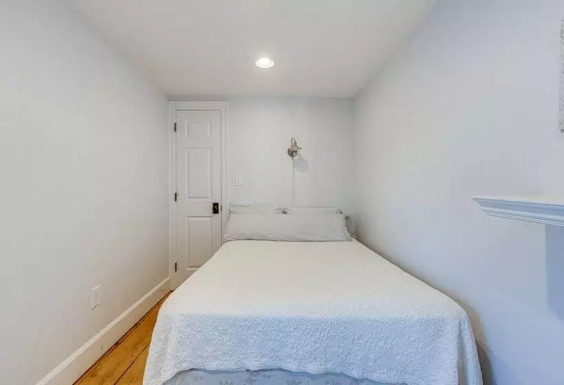 Greenport Home W/ Harbor View Near Ferry & Beaches