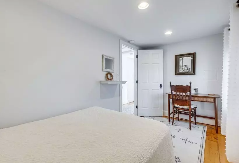 Greenport Home W/ Harbor View Near Ferry & Beaches