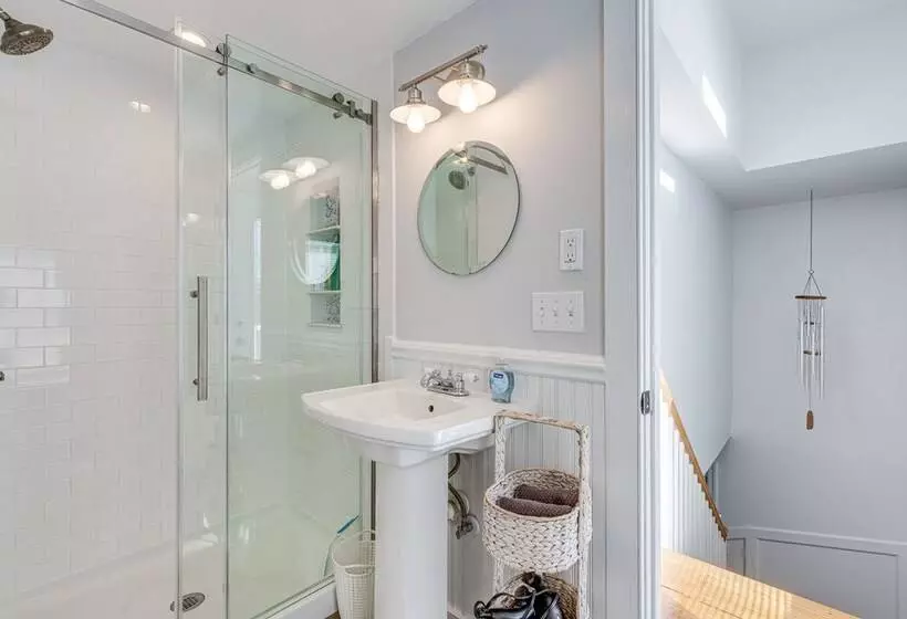 Greenport Home W/ Harbor View Near Ferry & Beaches