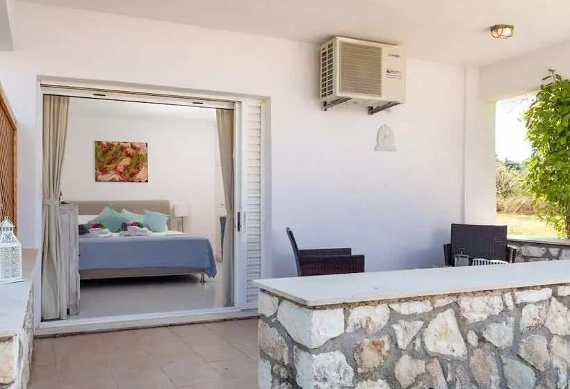 Hotelli Costa Avithos