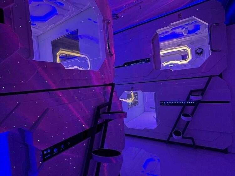 Hotel Bmax Spacepods