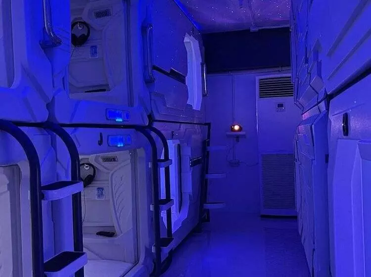 Hotelli Bmax Spacepods