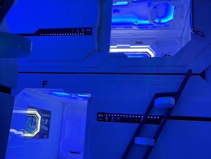 Hotel Bmax Spacepods