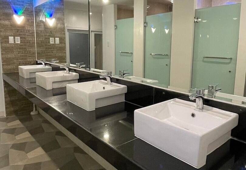 Hotel Bmax Spacepods