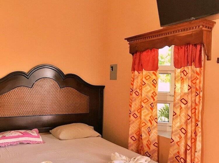 هتل Ebenezer El Paredon